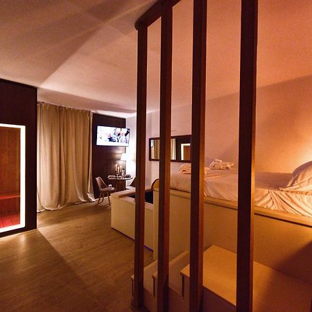 Alma Suites - Il Nido D'Amore Ліворно Екстер'єр фото