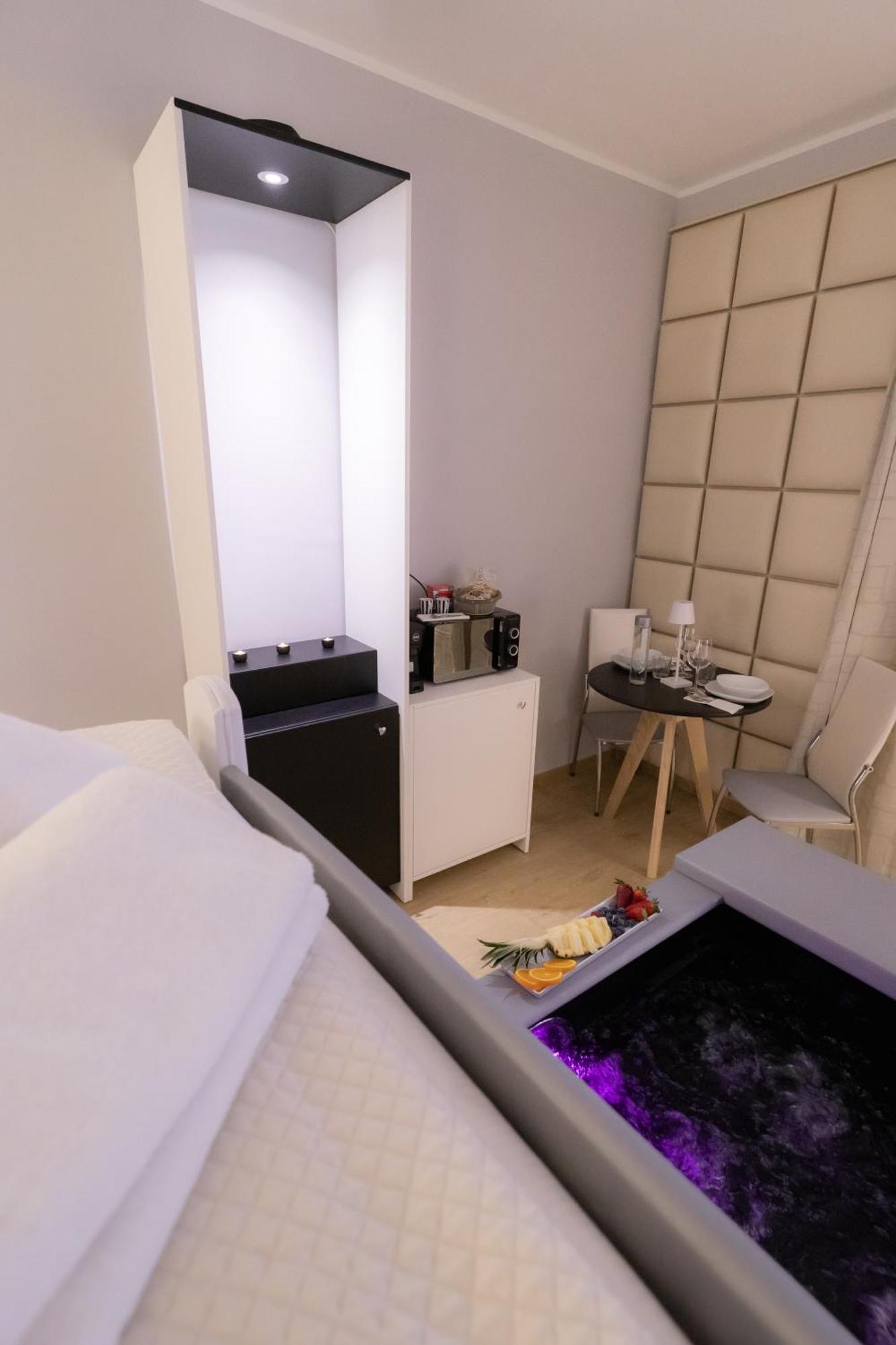 Alma Suites - Il Nido D'Amore Ліворно Екстер'єр фото