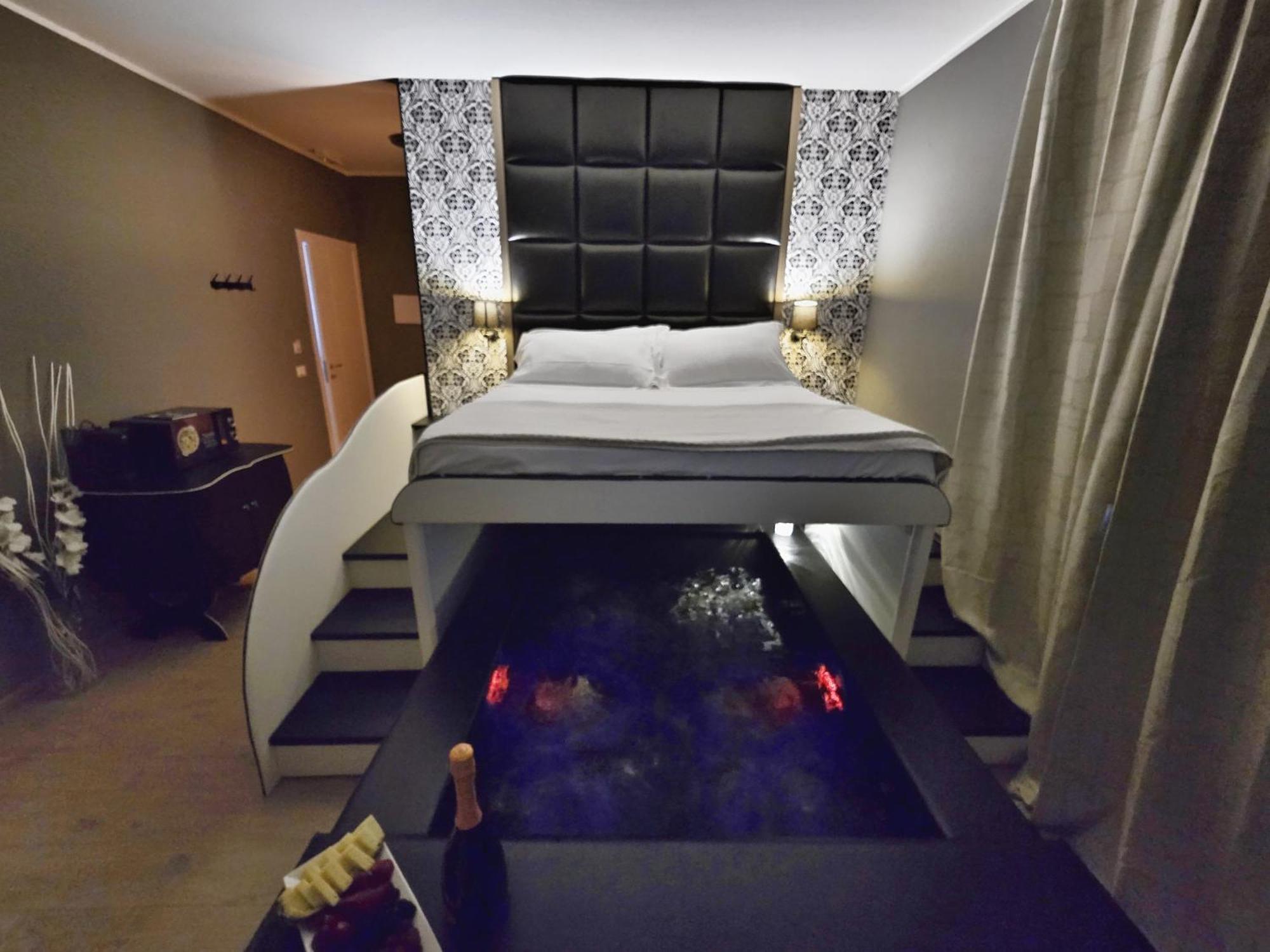 Alma Suites - Il Nido D'Amore Ліворно Екстер'єр фото