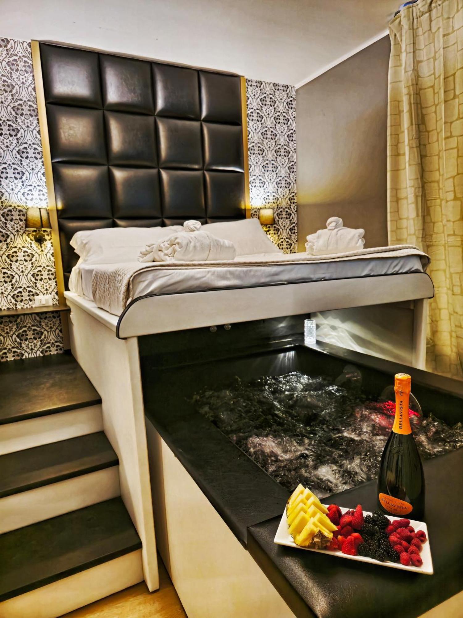 Alma Suites - Il Nido D'Amore Ліворно Екстер'єр фото